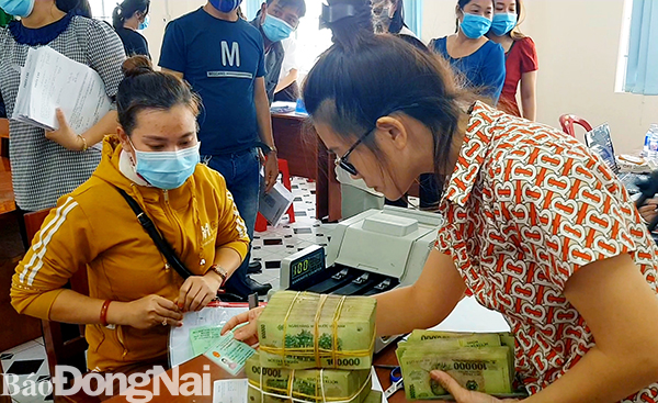 Chi trả tiền bồi thường, hỗ trợ cho người dân có đất bị thu hồi thuộc vùng dự án sân bay Long Thành