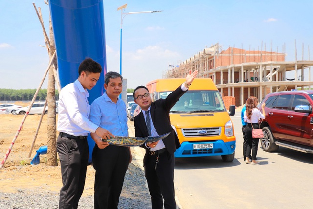 Khách hàng tìm hiểu cơ hội đầu tư dự án Century City