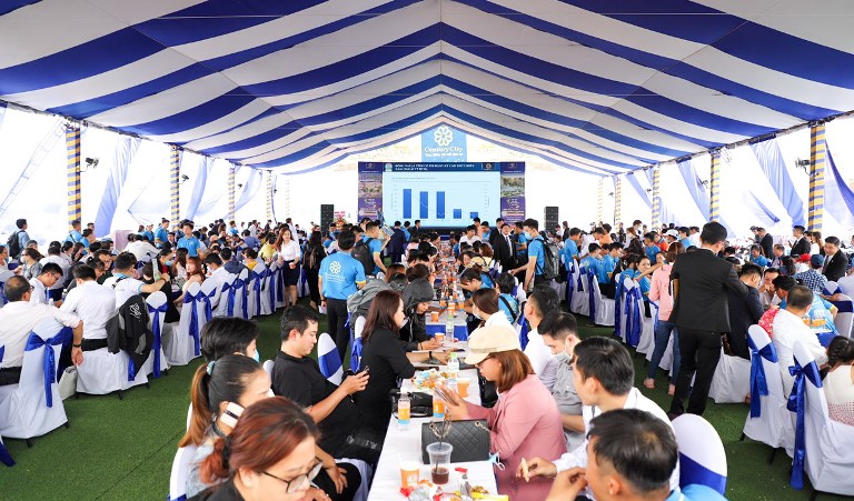 Hàng trăm khách hàng tìm hiểu cơ hội đầu tư Century City tại sự kiện cuối tuần qua.